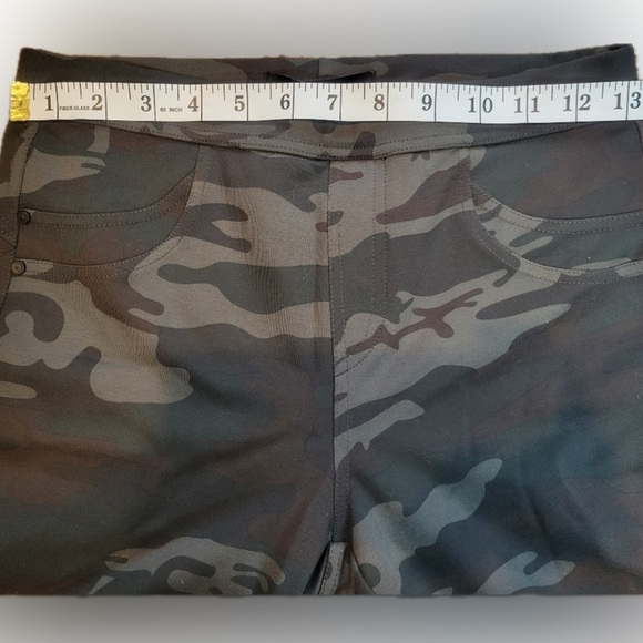 NWT SANCTUARY || Anthropologie Runway Printed Camo Grease Leggings S - Picture 8 of 10